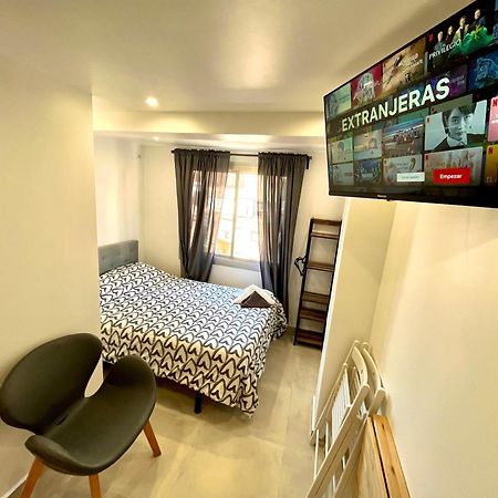Apartamentos Con Bano Privado Frente Al Metro L5 Barcelona-Hospitalet لوسبيتاليت دي يوبريغات المظهر الخارجي الصورة