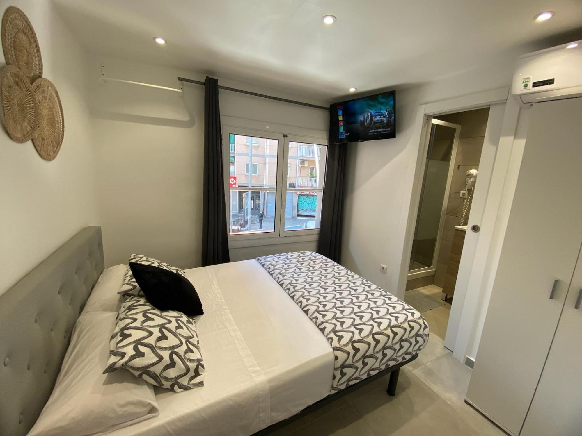 Apartamentos Con Bano Privado Frente Al Metro L5 Barcelona-Hospitalet لوسبيتاليت دي يوبريغات المظهر الخارجي الصورة