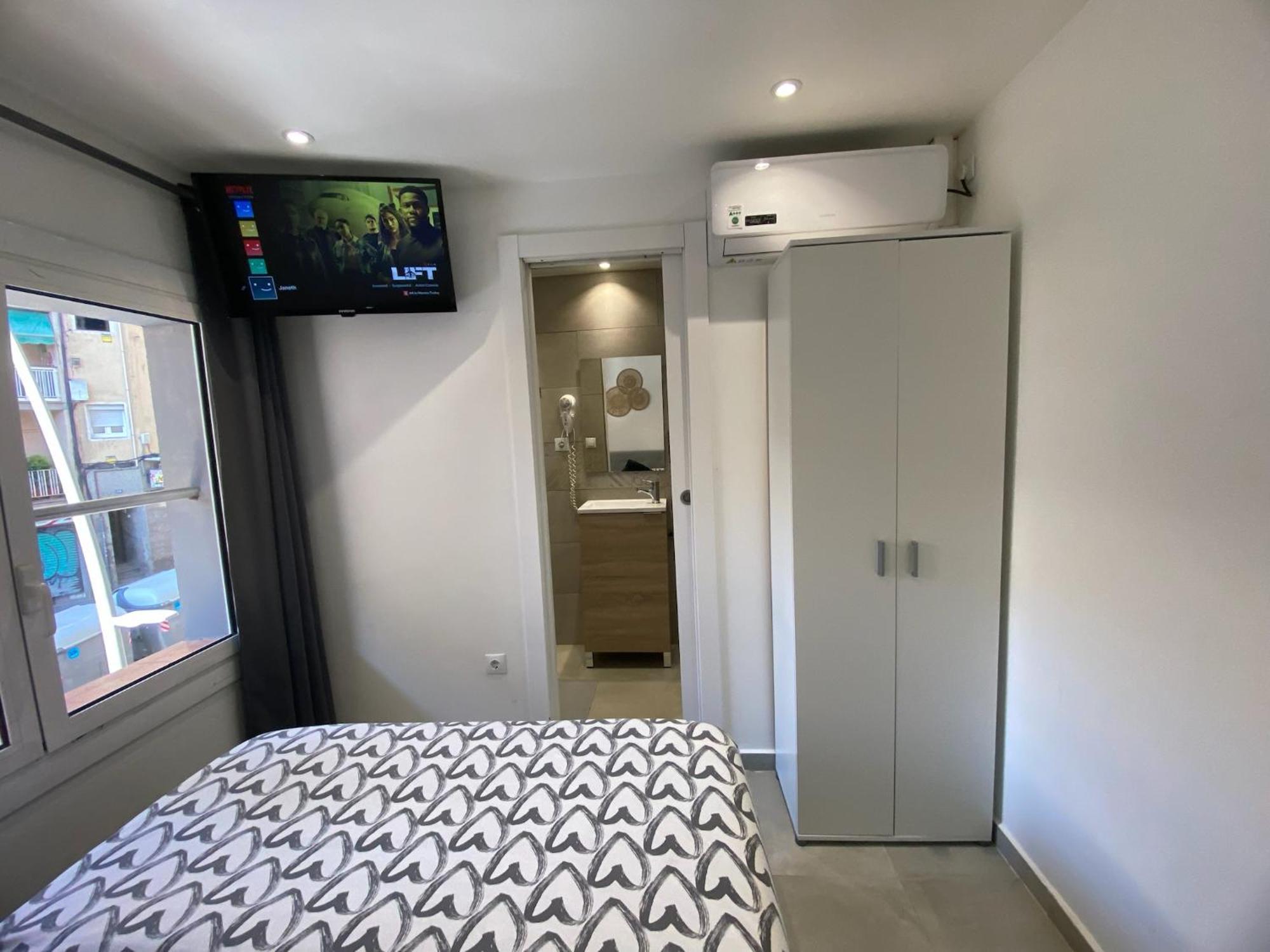 Apartamentos Con Bano Privado Frente Al Metro L5 Barcelona-Hospitalet لوسبيتاليت دي يوبريغات المظهر الخارجي الصورة