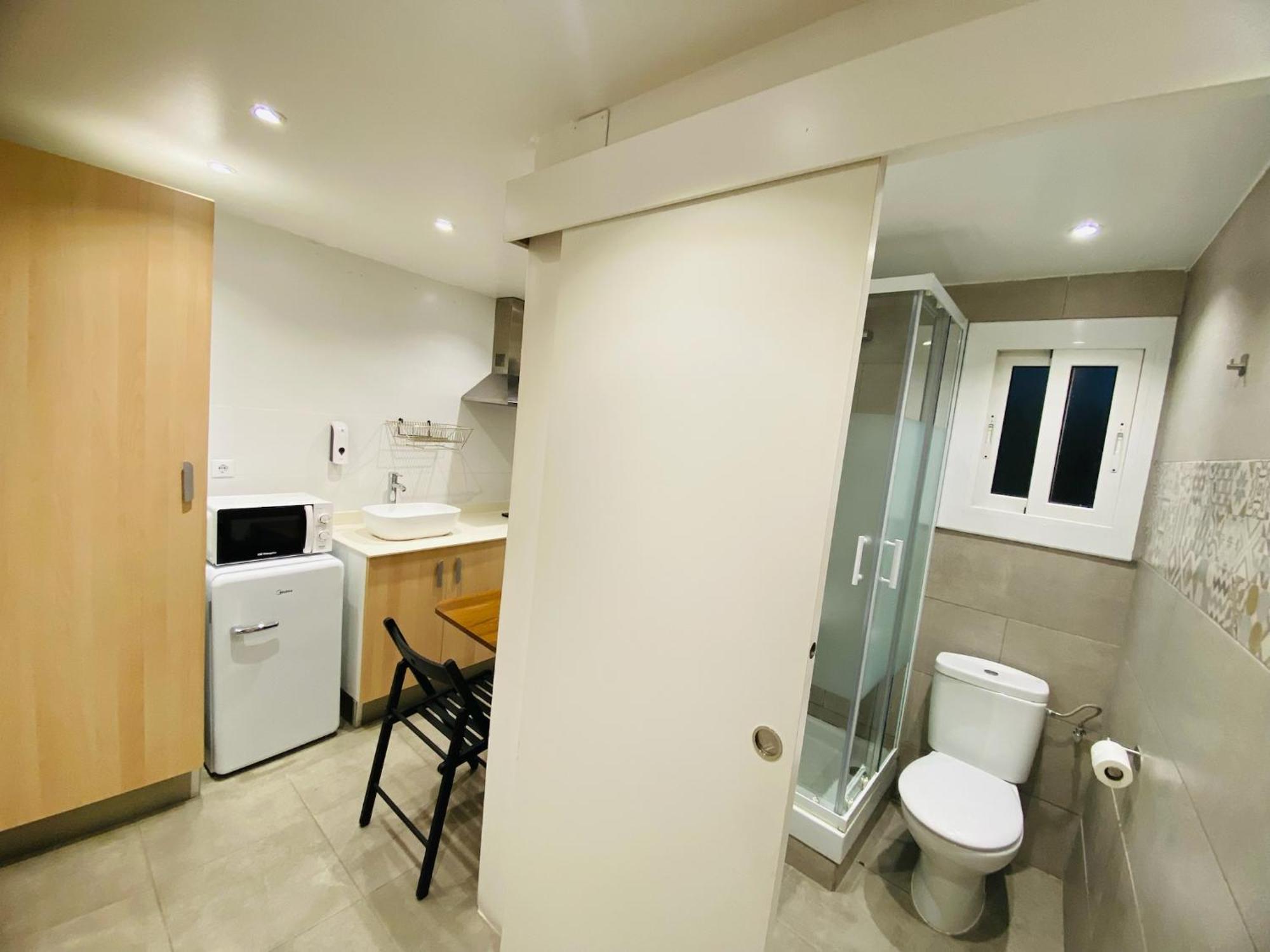 Apartamentos Con Bano Privado Frente Al Metro L5 Barcelona-Hospitalet لوسبيتاليت دي يوبريغات المظهر الخارجي الصورة