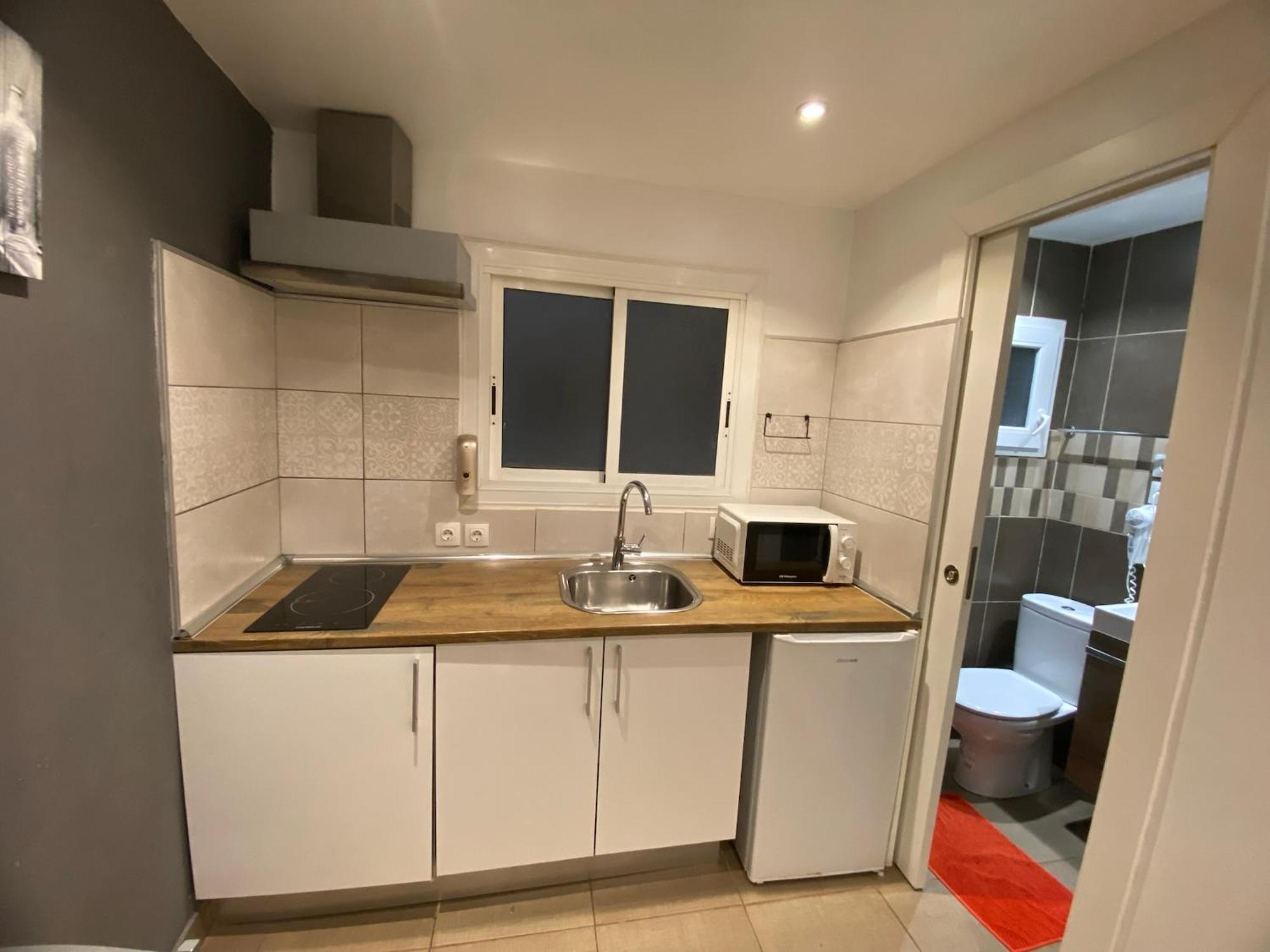 Apartamentos Con Bano Privado Frente Al Metro L5 Barcelona-Hospitalet لوسبيتاليت دي يوبريغات المظهر الخارجي الصورة