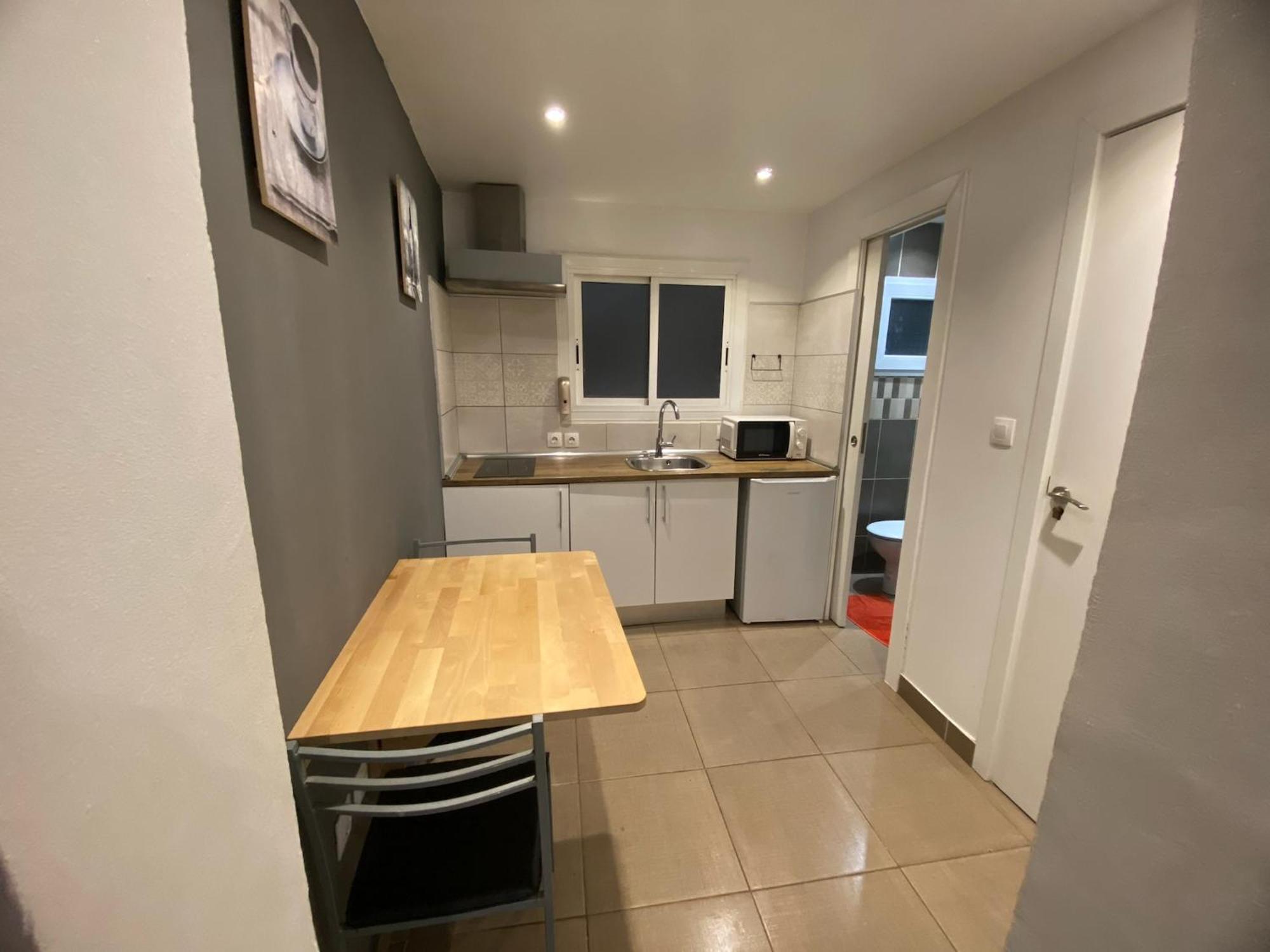 Apartamentos Con Bano Privado Frente Al Metro L5 Barcelona-Hospitalet لوسبيتاليت دي يوبريغات المظهر الخارجي الصورة