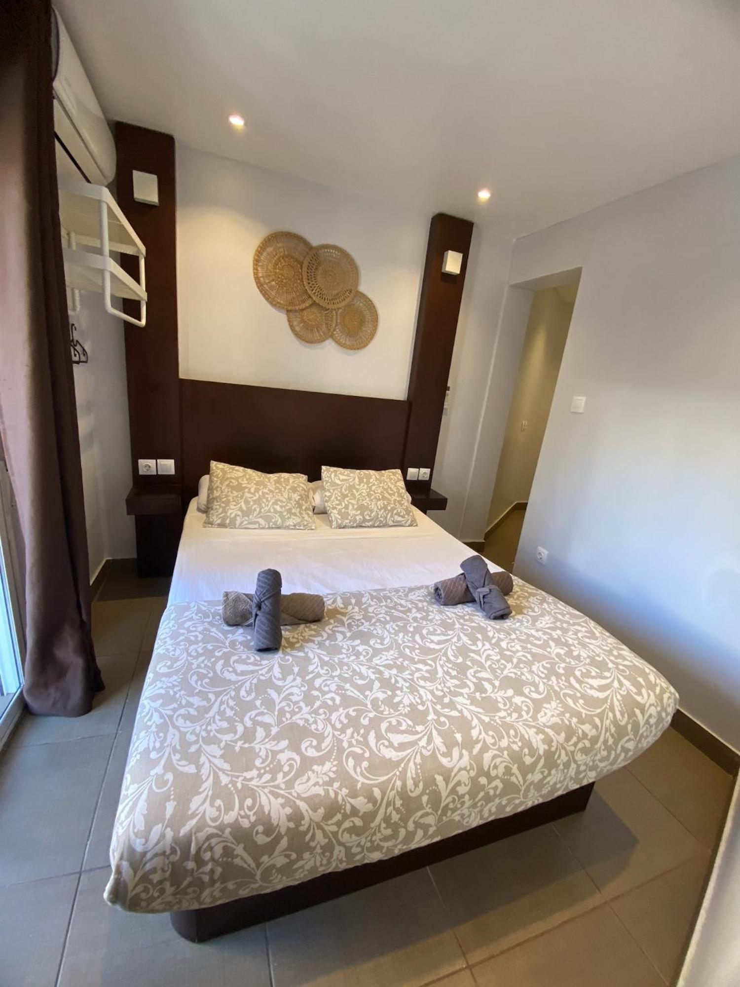 Apartamentos Con Bano Privado Frente Al Metro L5 Barcelona-Hospitalet لوسبيتاليت دي يوبريغات المظهر الخارجي الصورة