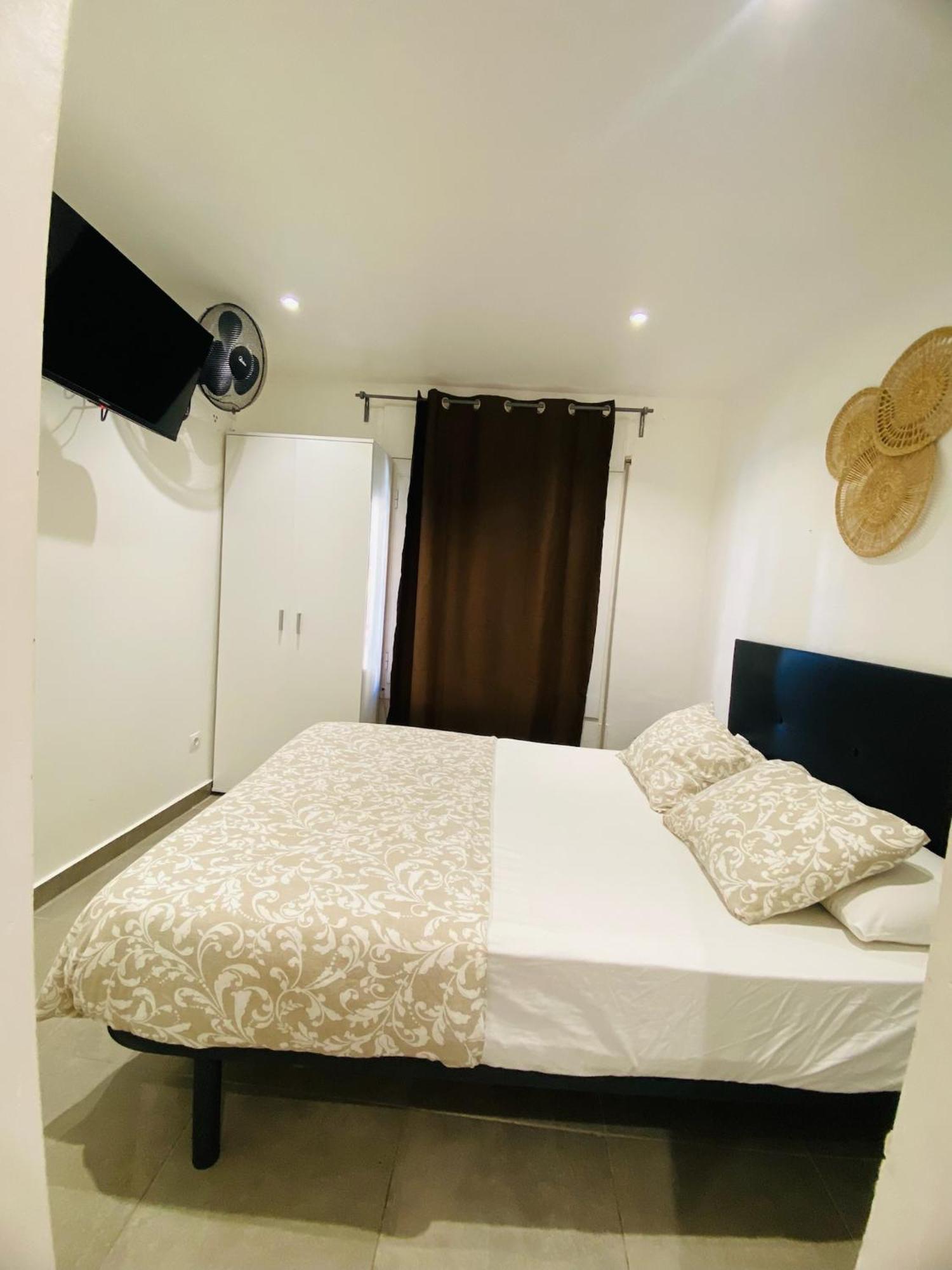 Apartamentos Con Bano Privado Frente Al Metro L5 Barcelona-Hospitalet لوسبيتاليت دي يوبريغات المظهر الخارجي الصورة