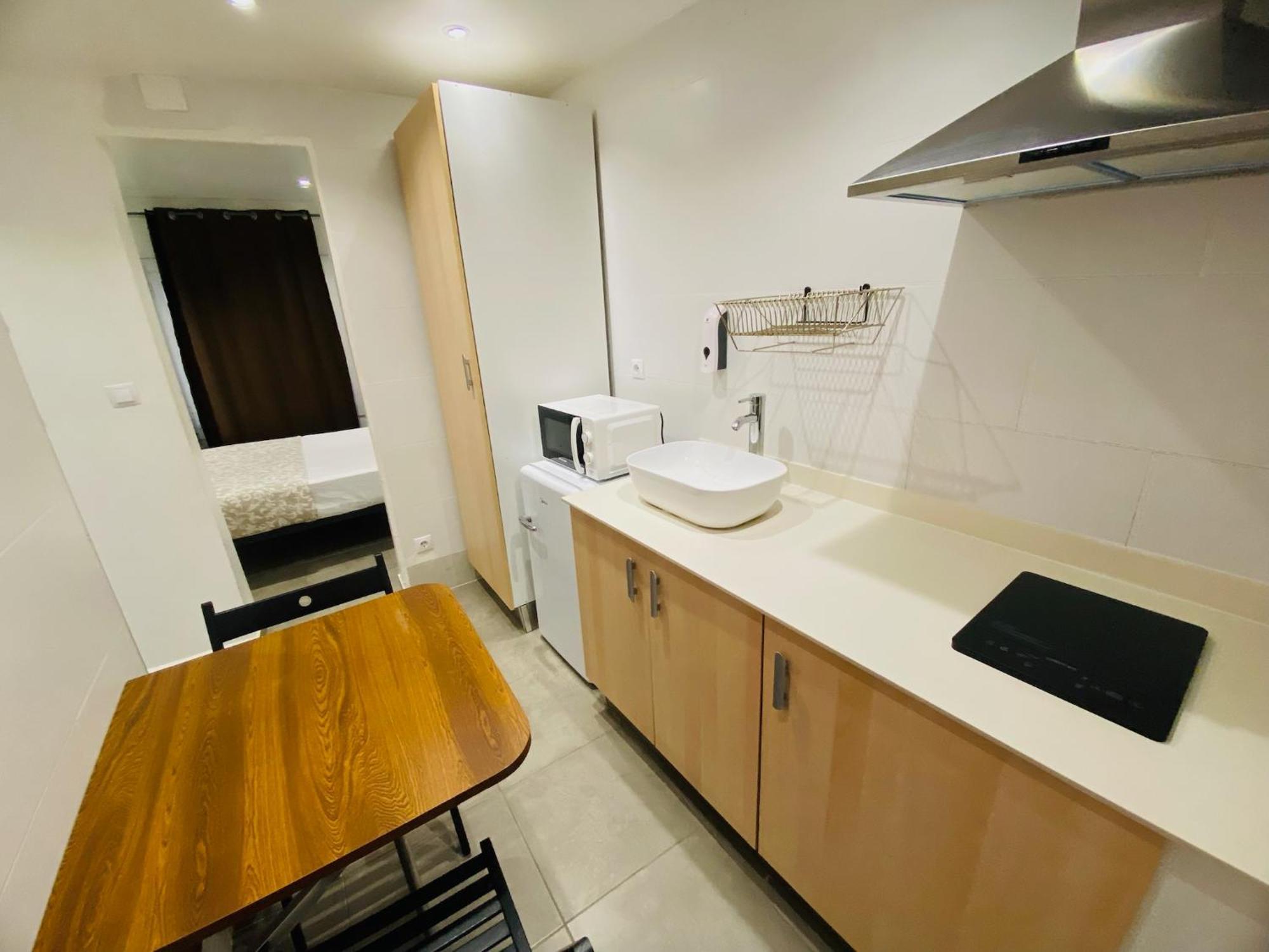Apartamentos Con Bano Privado Frente Al Metro L5 Barcelona-Hospitalet لوسبيتاليت دي يوبريغات المظهر الخارجي الصورة