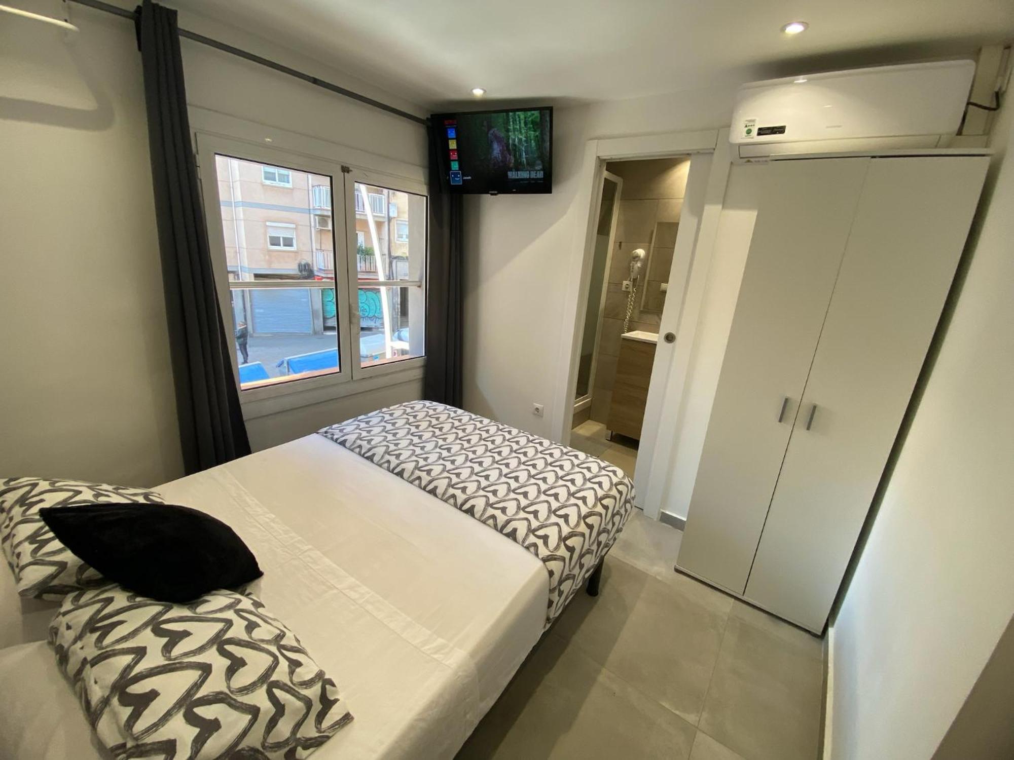 Apartamentos Con Bano Privado Frente Al Metro L5 Barcelona-Hospitalet لوسبيتاليت دي يوبريغات المظهر الخارجي الصورة
