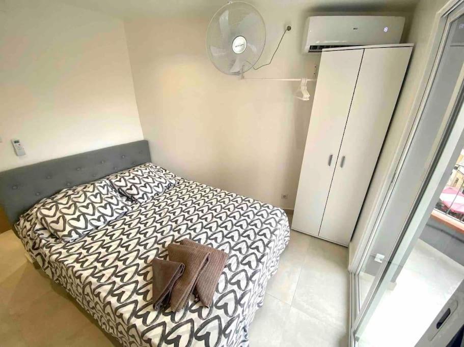 Apartamentos Con Bano Privado Frente Al Metro L5 Barcelona-Hospitalet لوسبيتاليت دي يوبريغات المظهر الخارجي الصورة