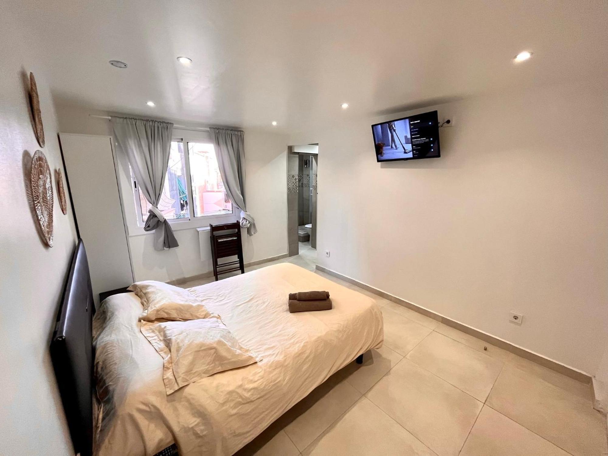 Apartamentos Con Bano Privado Frente Al Metro L5 Barcelona-Hospitalet لوسبيتاليت دي يوبريغات المظهر الخارجي الصورة