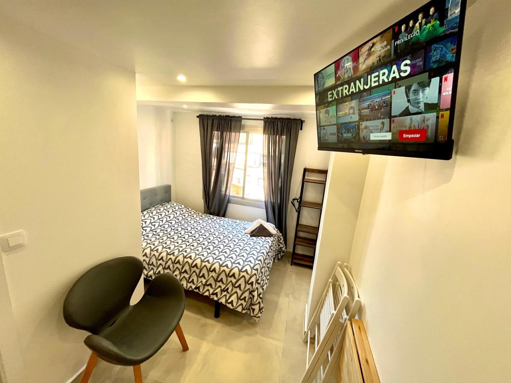 Apartamentos Con Bano Privado Frente Al Metro L5 Barcelona-Hospitalet لوسبيتاليت دي يوبريغات المظهر الخارجي الصورة