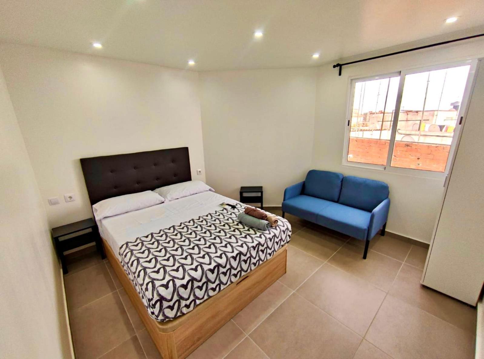 Apartamentos Con Bano Privado Frente Al Metro L5 Barcelona-Hospitalet لوسبيتاليت دي يوبريغات المظهر الخارجي الصورة