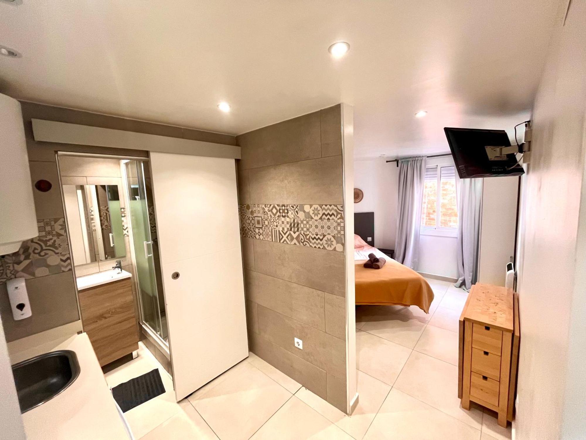 Apartamentos Con Bano Privado Frente Al Metro L5 Barcelona-Hospitalet لوسبيتاليت دي يوبريغات المظهر الخارجي الصورة