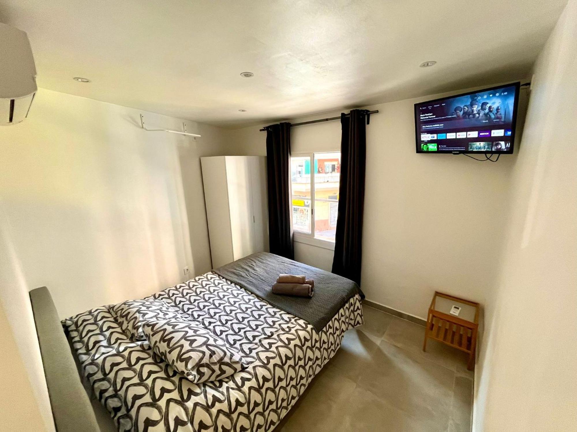 Apartamentos Con Bano Privado Frente Al Metro L5 Barcelona-Hospitalet لوسبيتاليت دي يوبريغات المظهر الخارجي الصورة