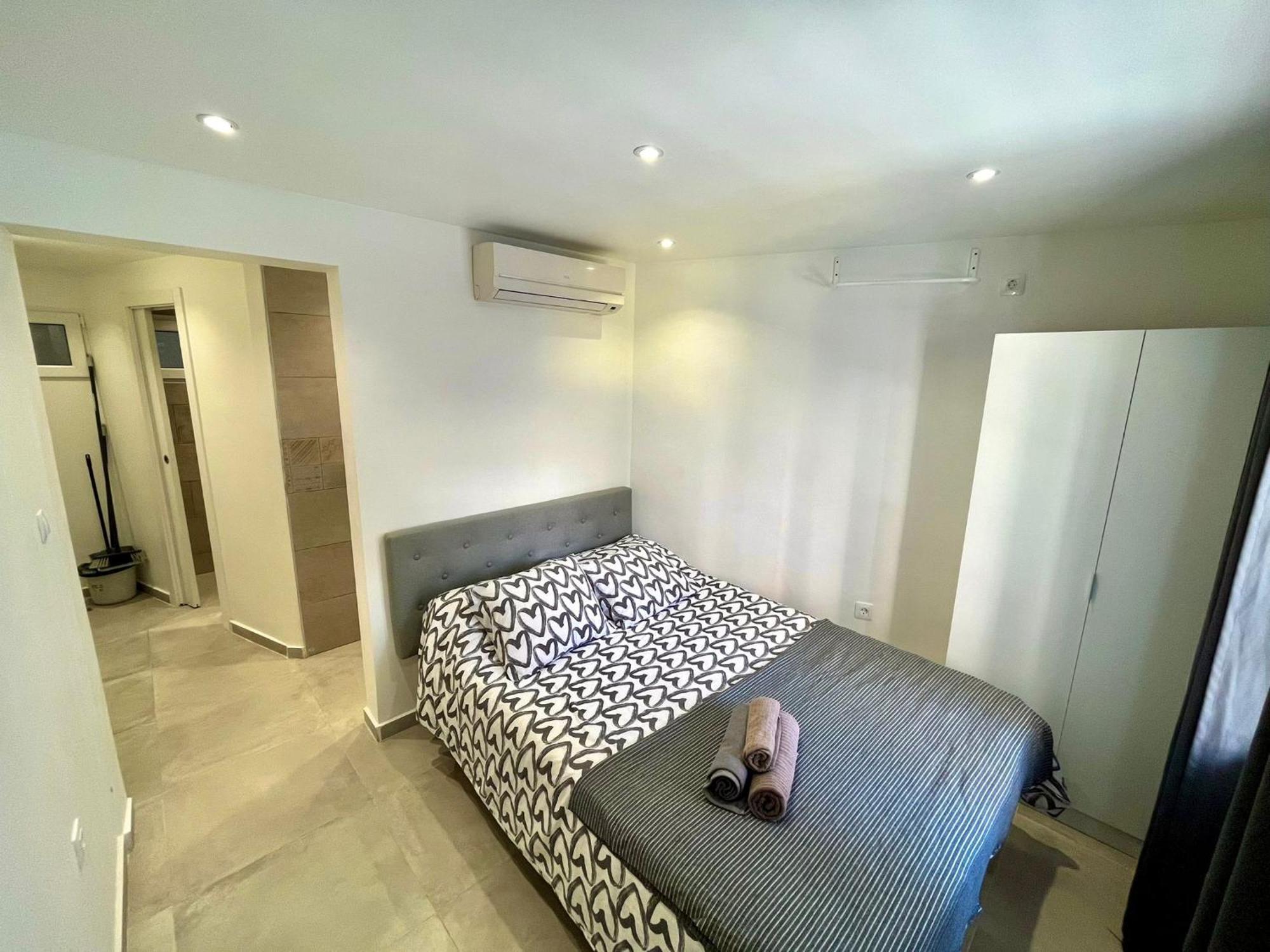 Apartamentos Con Bano Privado Frente Al Metro L5 Barcelona-Hospitalet لوسبيتاليت دي يوبريغات المظهر الخارجي الصورة